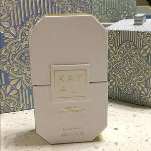 Huda Beauty KAYALI Deja Vu White Flower 1.7fl oz